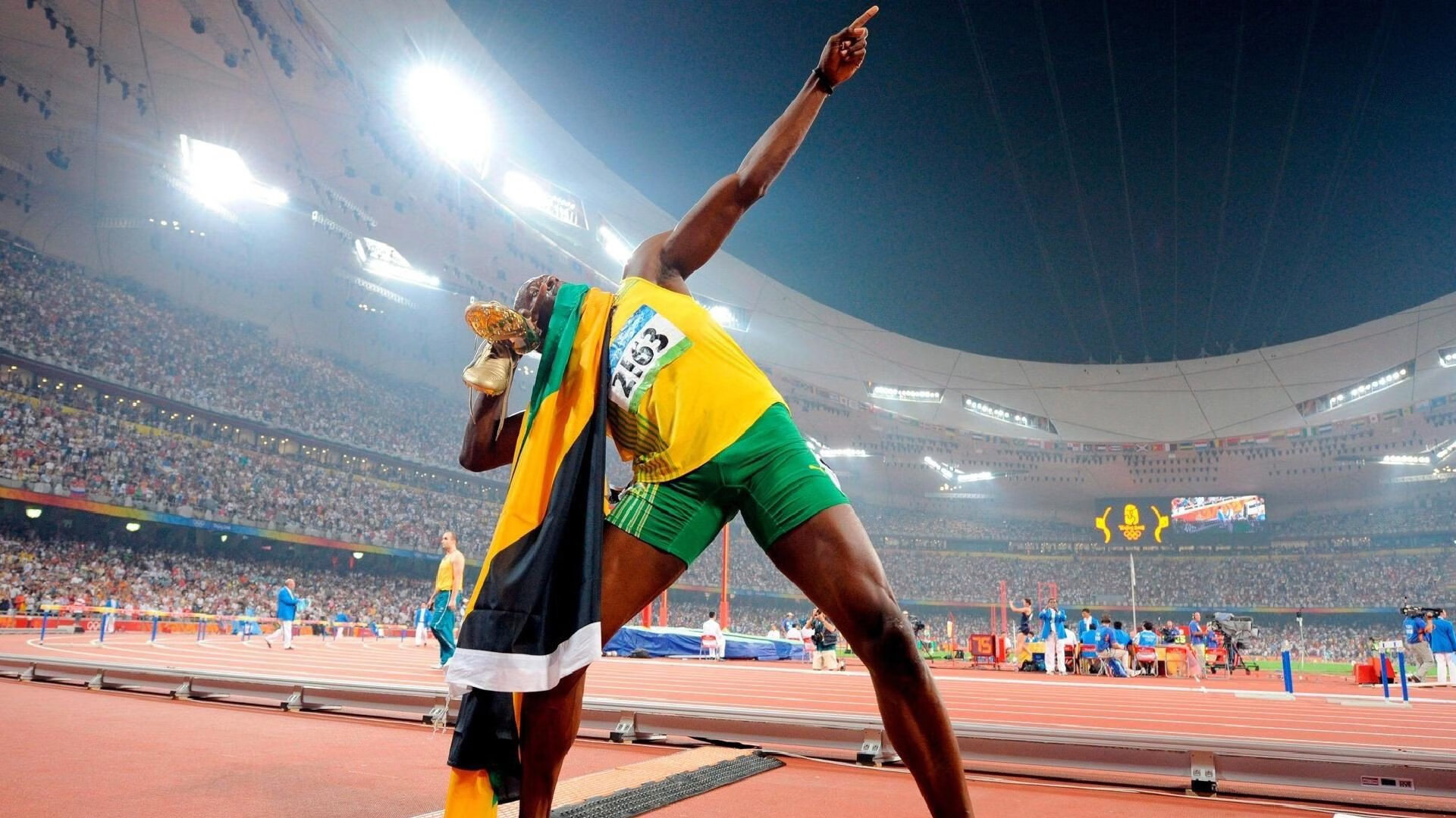 中国足球界推动“互联网+”创新发展新模式，中国足球联赛开始走向职业化