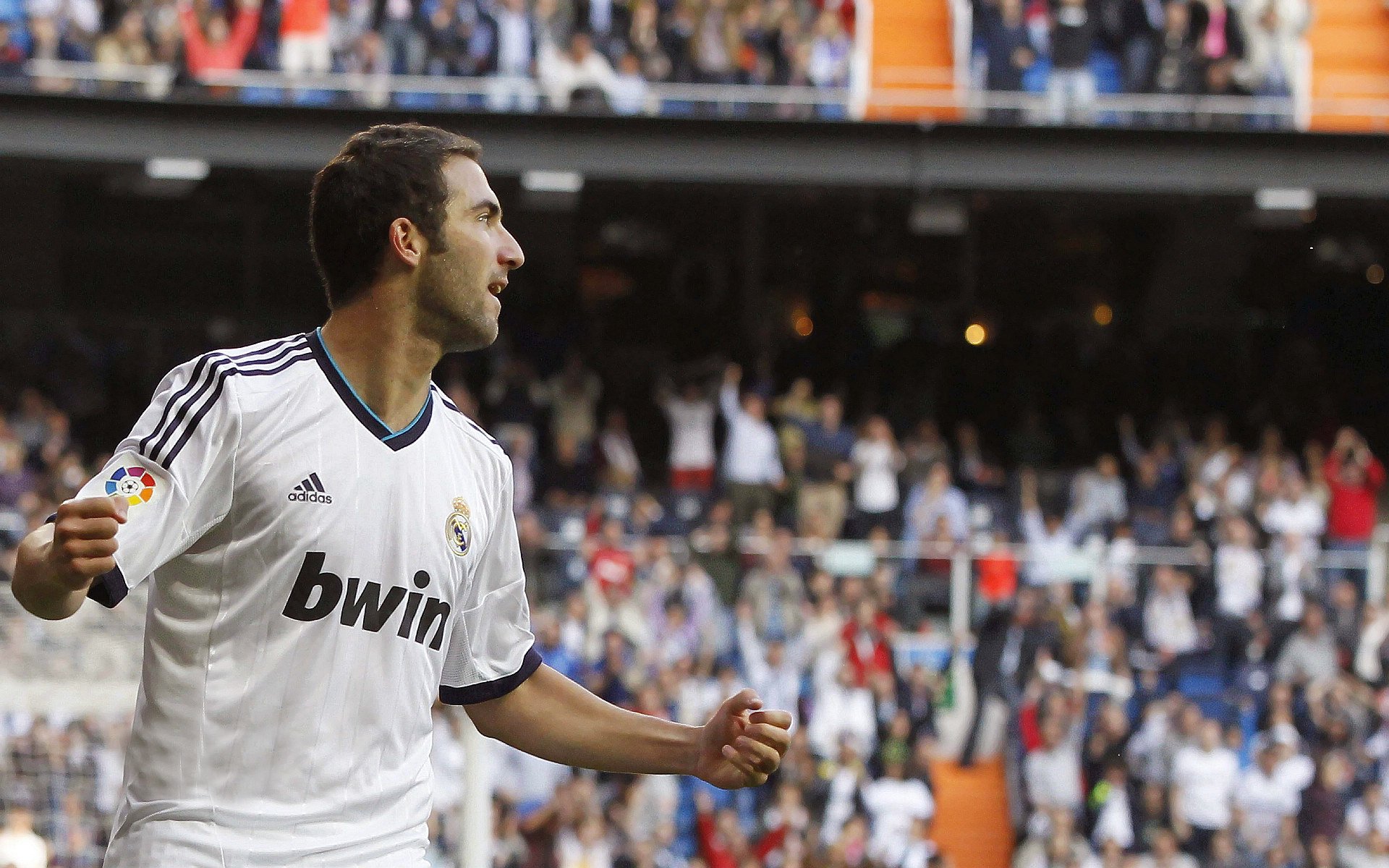 爱游戏体育app-布鲁诺·卡博克洛成为NBA社交媒体关注焦点，布鲁卡洛斯